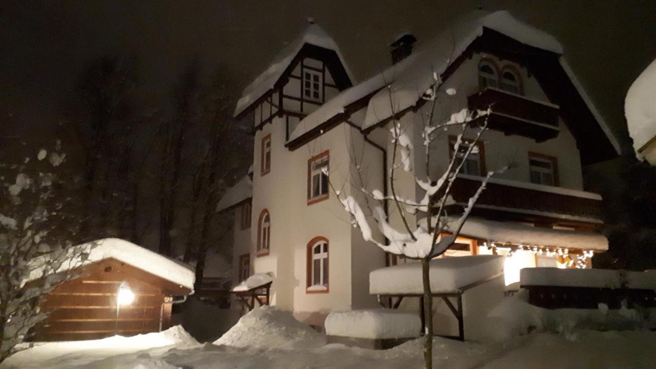 Apartments Alte Villa Гармиш-Партенкирхен Екстериор снимка