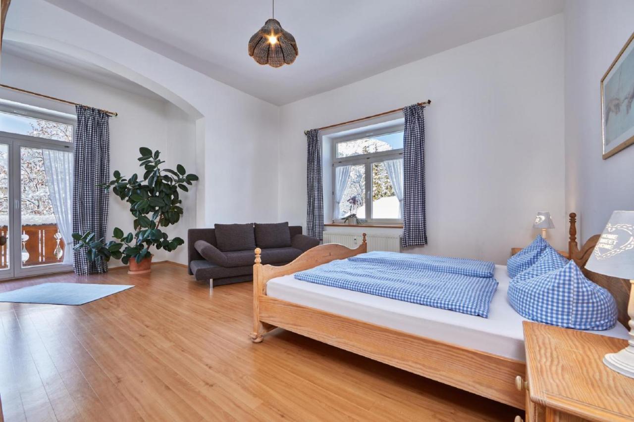 Apartments Alte Villa Гармиш-Партенкирхен Екстериор снимка